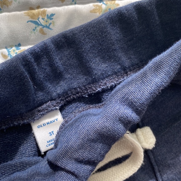 Old Navy 3T shorts - Picture 3 of 3